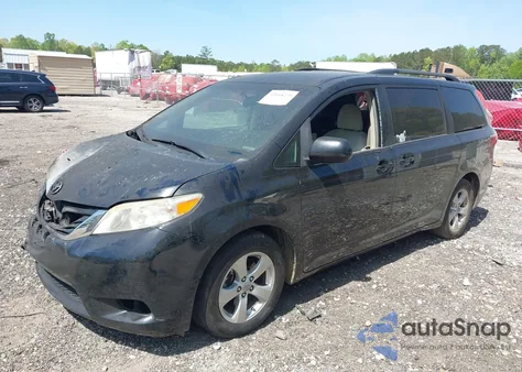 2017 Toyota Sienna Le 8 Passenger z USA, uszkodzony, nr VIN 5TDKZ3DC5HS780672